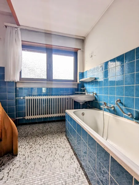 Badeimmer Wohnung OG Ost