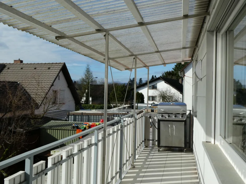 Der Balkon - Haus kaufen in Schönenberg-Kübelberg - Charmanter Bungalow, Top-Zustand, Garage+Carport in schönster Lage von Schönenberg