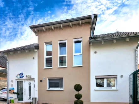 Ansicht - Haus kaufen in Bingen - Neubauhaus mit kleinem Garten in perfekter Lage