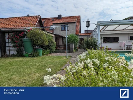 Haus Rückseite - Haus kaufen in Halberstadt - Haus mit großem Garten