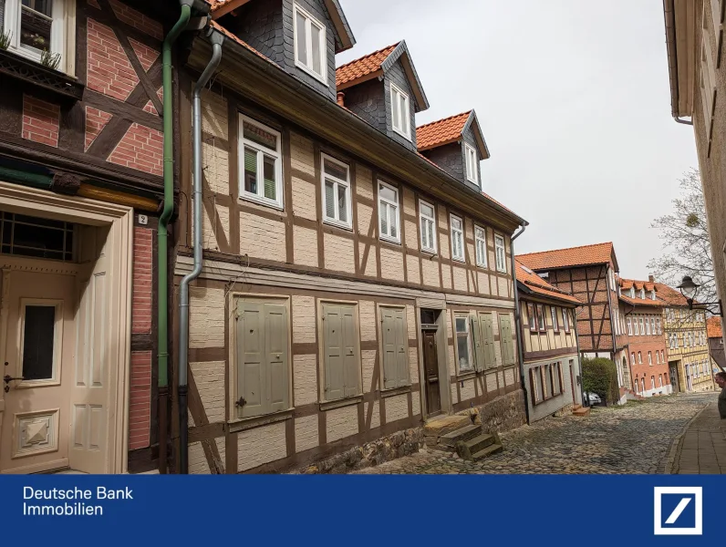 Wohnhaus Straßenseite - Sonstige Immobilie kaufen in Blankenburg - Denkmalgeschütztes Mehrfamilienhaus in historischer Altstadtlage