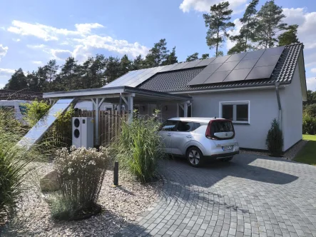 Front T - Haus kaufen in Gorleben - Neuwertiger Niedrigenergie-Bungalow auf einem wunderschönen Grundstück im Wendland