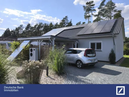 Front T - Haus kaufen in Gorleben - Neuwertiger Niedrigenergie-Bungalow auf einem wunderschönen Grundstück im Wendland