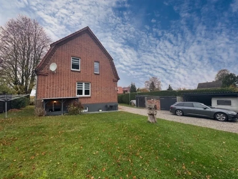 Grundstück mit Carport