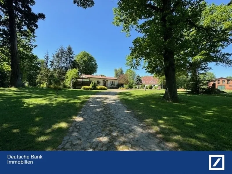 Auffahrt - Haus kaufen in Obere Warnow - Kleiner Bungalow inmitten der Natur, ideale Oase der Ruhe!