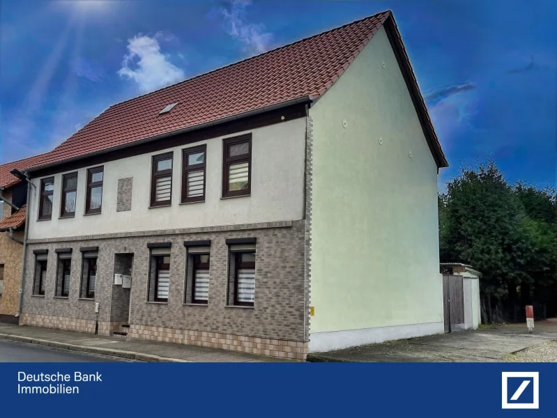 Hausansicht - Haus kaufen in Oschersleben - Großzügiges Einfamilienhaus mit viel Platz für die Familie!