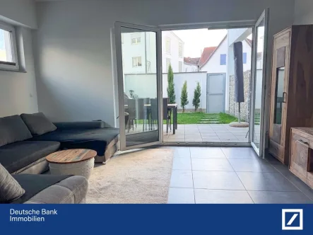 Wohnzimmer / Terrasse - Wohnung kaufen in Haßloch - Ihr neues Zuhause: Barrierefreie 3-Zimmer-Wohnung mit Terrasse und Garten 