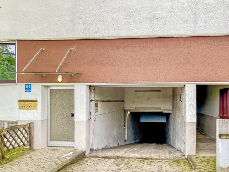 Tiefgarage - Garage/Stellplatz kaufen in München - Duplexparker oben in gepflegter Wohnanlage von München Harlaching!