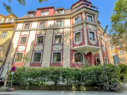 Denkmalgeschützter Altbau  - Wohnung mieten in München - Bestlage Alt-Bogenhausen! Wunderschöne, möblierte 3-Zimmer-Wohnung für Singles oder Paare!