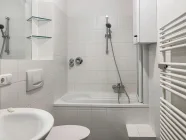 Badezimmer mit Badewanne