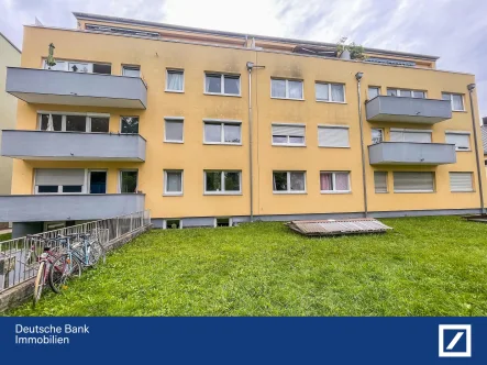 Hausansicht Ostseite - Wohnung kaufen in München - Ideal für Wohngemeinschaften, frei ab 01.01.2025! 