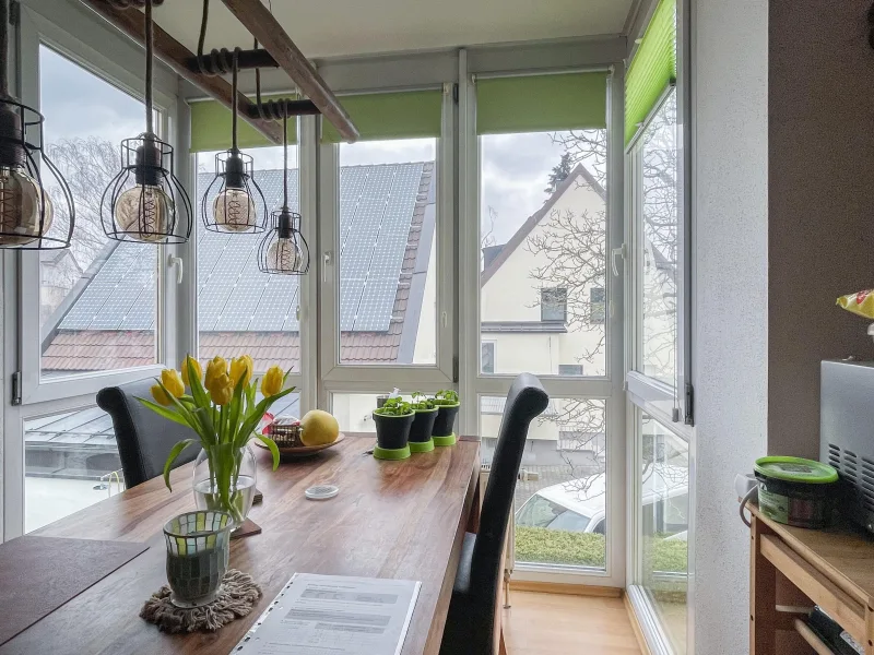 Essbereich im Erker - Wohnung kaufen in München - Haus im Haus! Moderne Wohnung im Ober-und Dachgeschoss mit eigenem Eingang! 