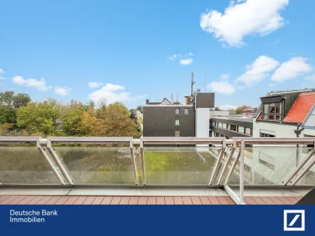 Dachterrasse - Wohnung kaufen in Gröbenzell - Charmanten Dachgeschosswohnung mit tollem Ausblick zur Eigennutzung oder als Kapitalanlage!