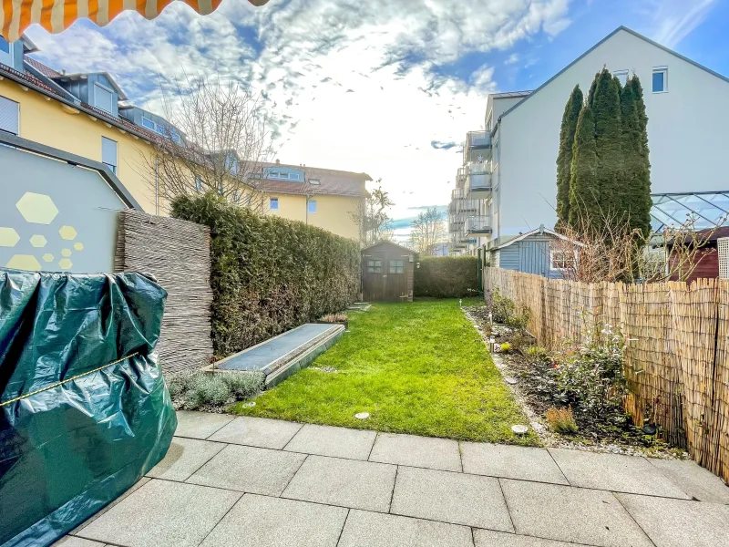 Südterrasse mit Garten