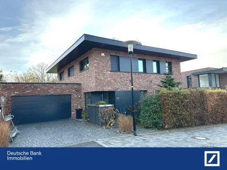 Ansicht Straße - Haus kaufen in Heinsberg - Willkommen in dieser beeindruckenden VillaÖkologisch * Nachhaltig * Modern 
