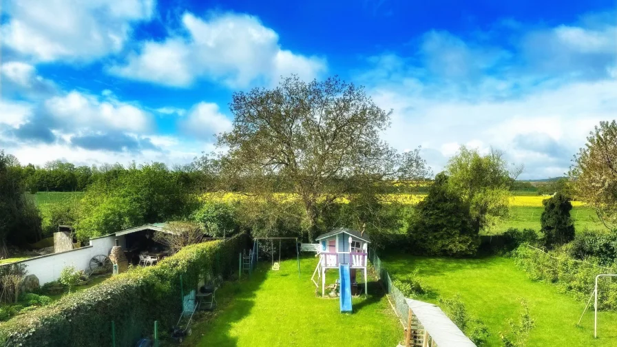 Gartenblick vom Balkon 