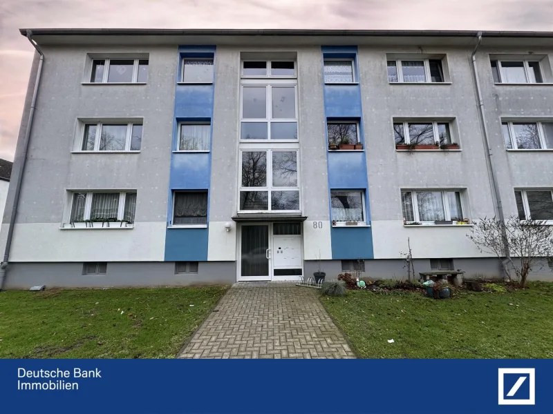 Hausansicht - Wohnung kaufen in Düren - Moderne 4-Zimmerwohnung im Herzen von Düren! 1.OG