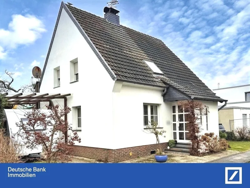 Außenansicht - Haus kaufen in Kreuzau - Traumhaftes Einfamilienhaus mit großem Garten und Wintergarten in Kreuzau 