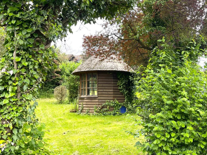 Gartenhaus - Haus kaufen in Braunfels - Bungalow mit Schloßblick auf Traumgrundstück