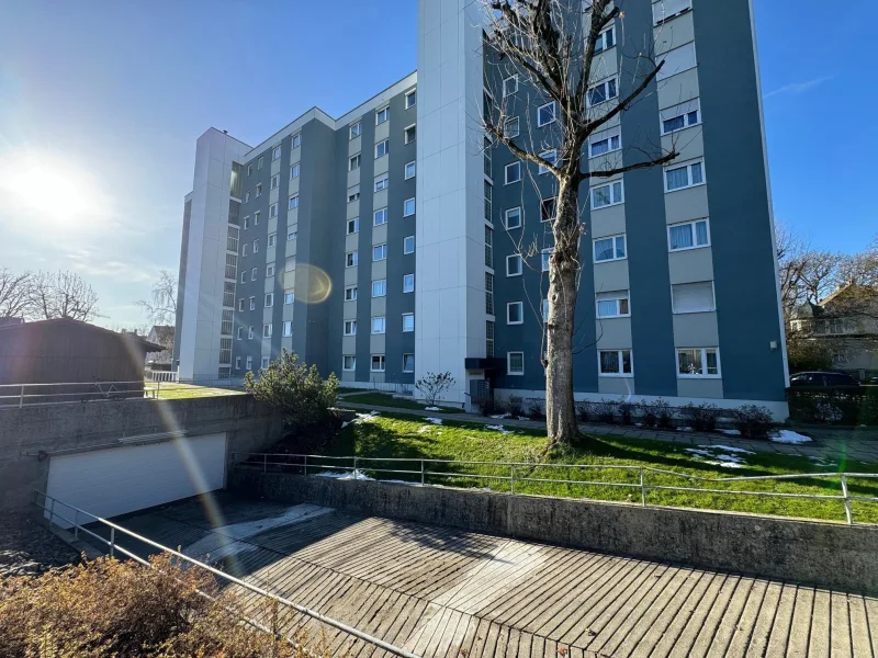 Außenansicht - Wohnung kaufen in Memmingen - Zentrale 3-Zimmer Wohnung mit Bergblick