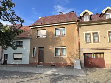 Straßenansicht - Haus kaufen in Ohrdruf - Bezahlbares Wohneigentum!