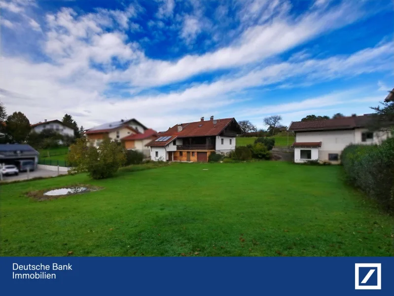 Südostansicht - Haus kaufen in Chieming - Großes unterteilbares Grundstück mit Altbestand