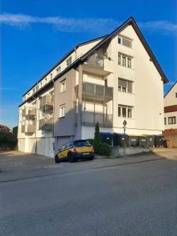 Außenansicht - Wohnung kaufen in Neuhausen - 2-Zi-Whg. in Neuhausen - Haus umfassend saniert 2015 - leer