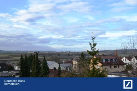 Aussicht - Wohnung kaufen in Ditzingen - 3-Zi-ETW (Aufzug/Feldrand/Aussicht) in Hirschlanden - Innen kpl.neu 2013 - BESICHTIGUNG SO 16.2.25