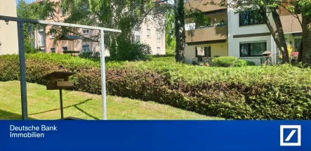 Blick vom Balkon - Wohnung kaufen in Heiningen - Charmante Erdgeschosswohnung mit Balkon und Tiefgaragenstellplatz