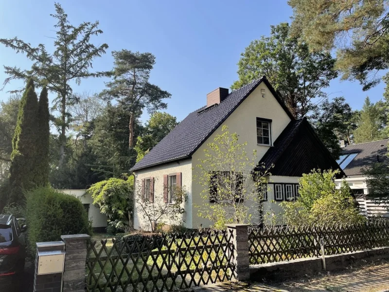 Titelbild - Haus kaufen in Kleinmachnow - 30er Jahre Architektenhaus mit Renovierungsstau auf großem Grundstück in erstklassiger Lage