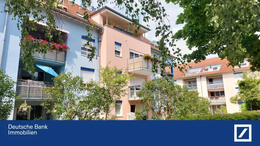 Straßenseitige Fassade - Wohnung kaufen in Kleinmachnow - Kleinmachnow 4-Zimmer Wohnung mit Terrasse und TG Stellplatz - aktuell vermietet