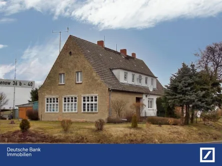 Ansicht - Haus kaufen in Uckerland - Großes Anwesen - Wohnhaus und ehemaliges Schulgebäude in Uckerland, OT Trebenow