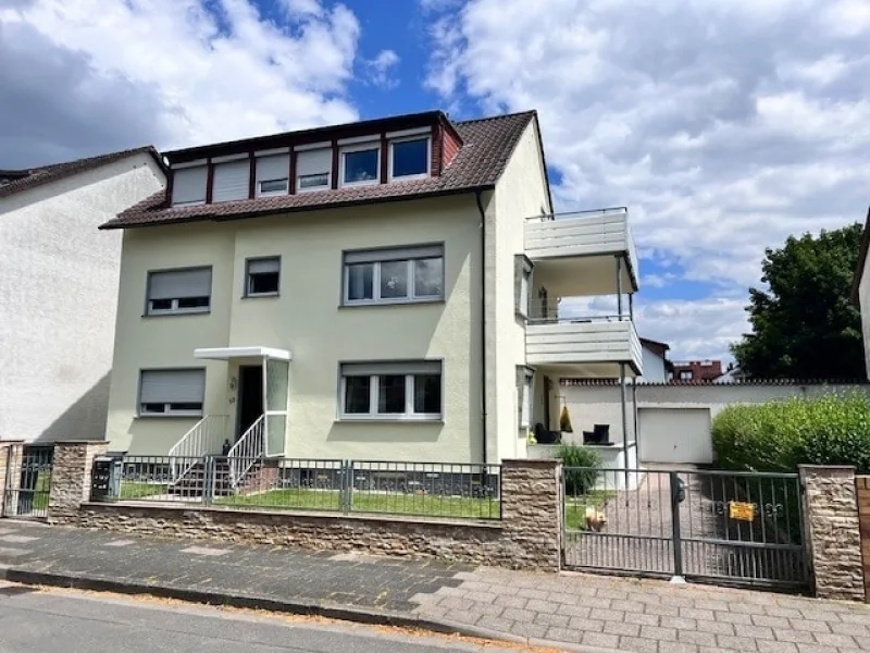 Objektfoto - Wohnung kaufen in Dreieich - 3-Zimmerwohnung im 3 Familienhaus zu verkaufen-derzeit gut vermietet-Ideale Kapitalanlage.