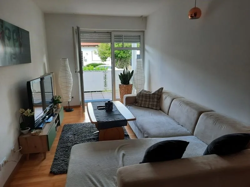 Wohnzimmer mit Ausgang Balkon