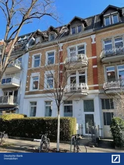 Hausansicht - Wohnung kaufen in Freiburg - Stilvolle Altbauwohnung in begehrter Lage