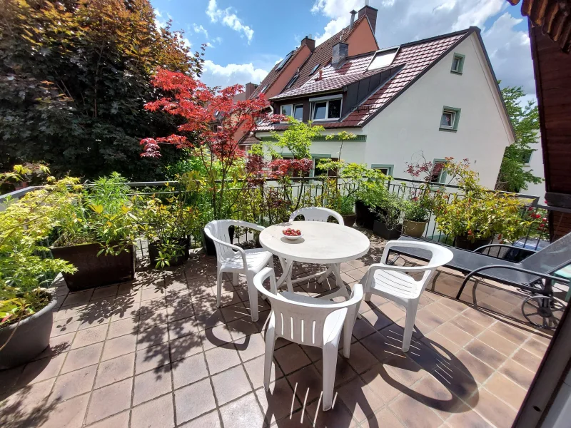 schöne Südterrasse