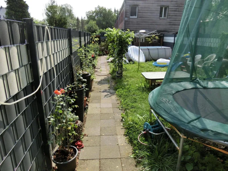 42875991-Garten