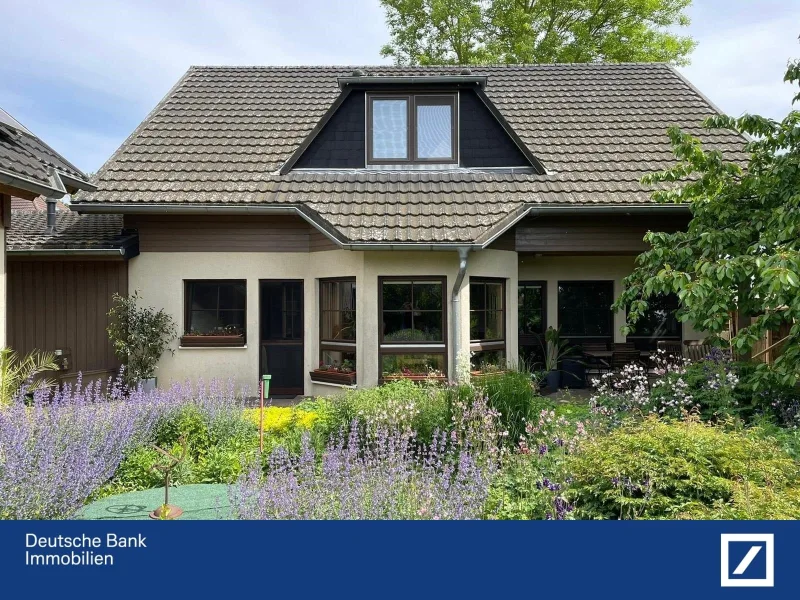 Rückansicht Wohnhaus - Haus kaufen in Hohenzieritz - Immobilie mit Ferienhaus für Vermietung oder Mehrgenerationswohnen auf einem Grundstück !