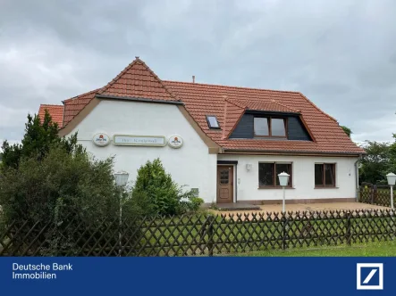 Gaststätte, Wohn- & Ferienhaus - Haus kaufen in Stavenhagen - Wohnhaus, Gaststätte und Ferienhaus auf einem Grundstück !