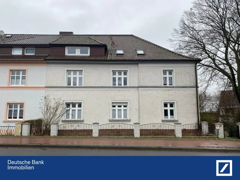 Frontansicht - Haus kaufen in Strasburg - Mehrgenerationen unter einem Dach oder Kapitalanlage!