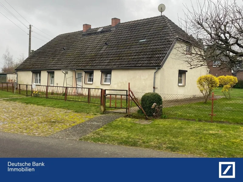 Frontansicht - Haus kaufen in Knorrendorf - Viel Platz und viel Grün für Ihre eigenen Ideen !