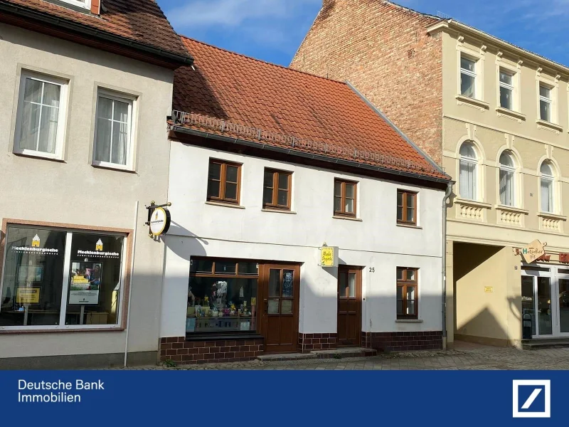 Frontansicht - Haus kaufen in Stavenhagen - Kombinieren Sie Wohnen & Gewerbe in der Kleinstadt!