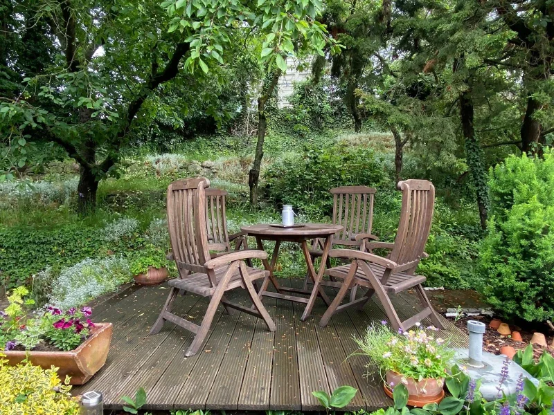 gemütliche Sitzgecke im Garten