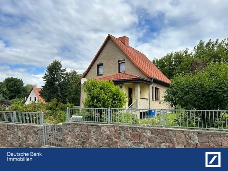 Frontansicht - Haus kaufen in Möllenhagen - Sie träumen von einem eigenem Haus mit Garten?