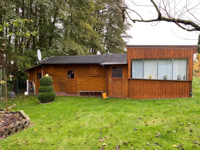 Gartenhäuschen mit Terrasse