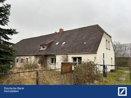 Frontansicht - Haus kaufen in Hohenmocker - Ein großzügiges Anwesen sucht kreative Hände zum Renovieren!