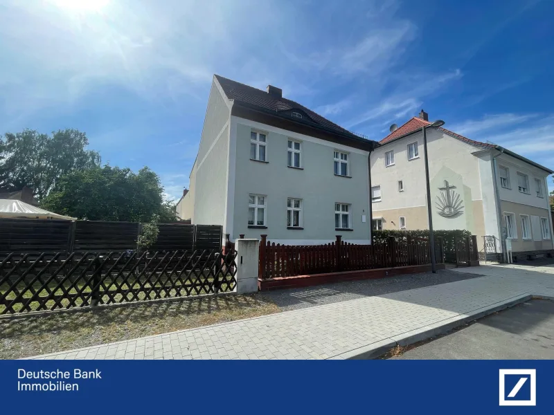 Straßenansicht - Haus kaufen in Finsterwalde - Mehrgenerationenhaus mit Platz für Gewerbe in bester Lage 