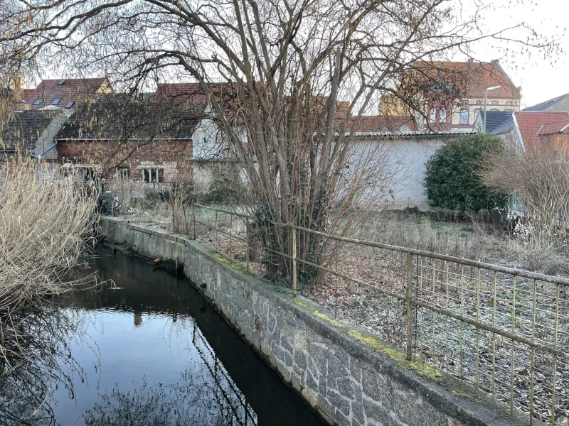 Objekt von hinten mit Fluss