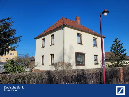 Straßenansicht - Haus kaufen in Senftenberg - Schmuckes Einfamilienhaus in schöner Lage der Seestadt Senftenberg