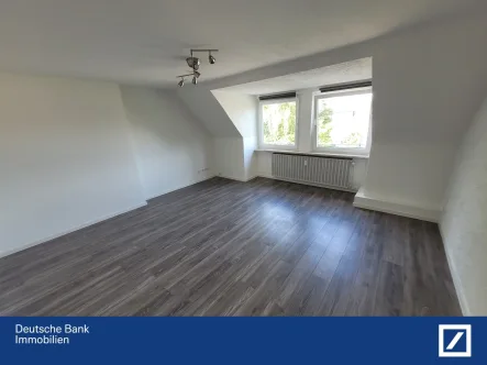 Wohnzimmer - Wohnung kaufen in Gelsenkirchen - sanierte Dachgeschosswohnung mit ausgebautem Spitzboden